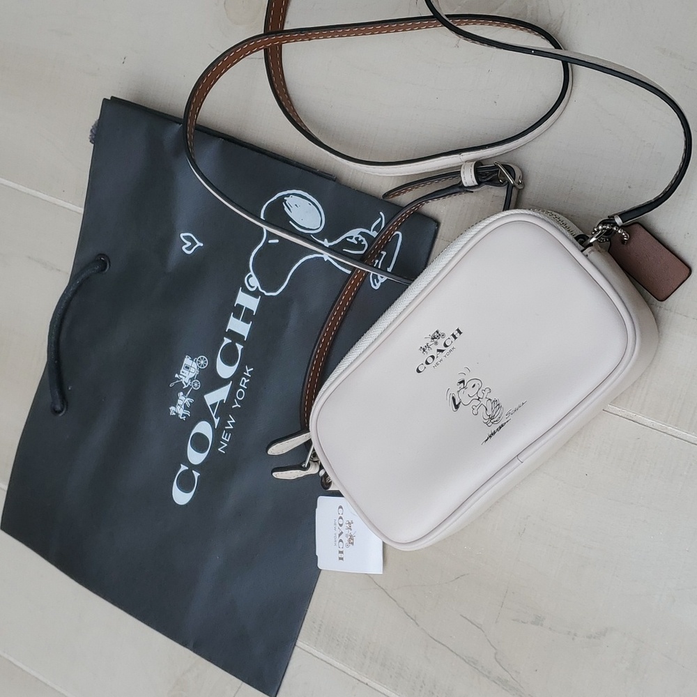 NWT COACH Snoopy crossbody bag F65195 - Picture 2 of 6